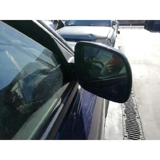 VOLKSWAGEN PASSAT BERLINA (3B3) '2001 COMFORTLINE AZUL OSCURO