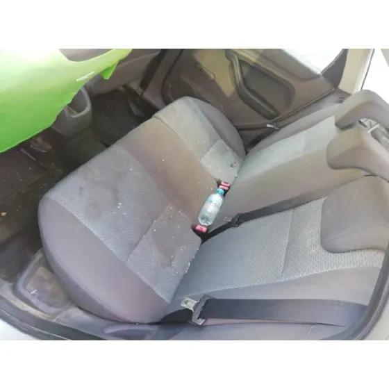 FORD FOCUS BERLINA (CAP) '2006 GHIA GRIS