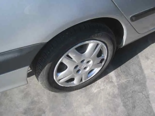 TOYOTA AVENSIS BERLINA (T 22) '2002 1.8 SOL (4-PTAS.) PLATA