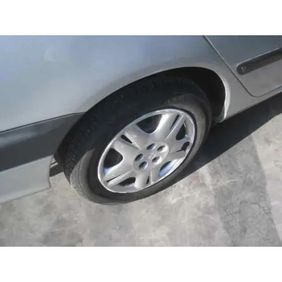 TOYOTA AVENSIS BERLINA (T 22) '2002 1.8 SOL (4-PTAS.) PLATA