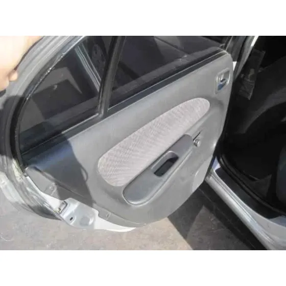 TOYOTA AVENSIS BERLINA (T 22) '2002 1.8 SOL (4-PTAS.) PLATA