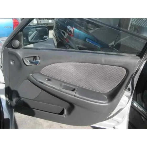 TOYOTA AVENSIS BERLINA (T 22) '2002 1.8 SOL (4-PTAS.) PLATA