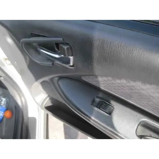 TOYOTA AVENSIS BERLINA (T 22) '2002 1.8 SOL (4-PTAS.) PLATA