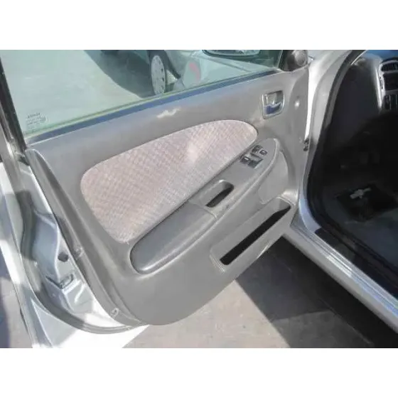 TOYOTA AVENSIS BERLINA (T 22) '2002 1.8 SOL (4-PTAS.) PLATA