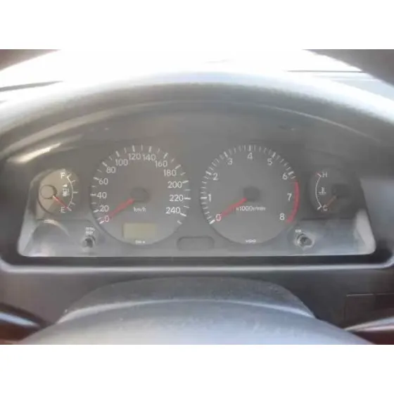 TOYOTA AVENSIS BERLINA (T 22) '2002 1.8 SOL (4-PTAS.) PLATA