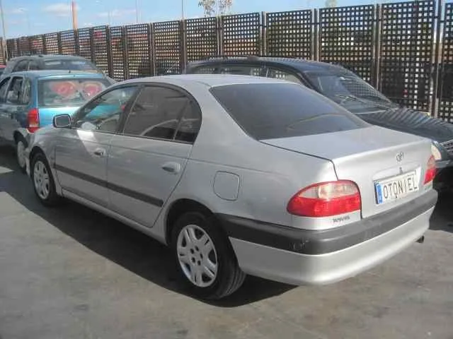 TOYOTA AVENSIS BERLINA (T 22) '2002 1.8 SOL (4-PTAS.) PLATA