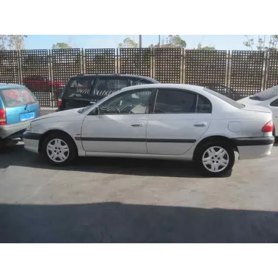 TOYOTA AVENSIS BERLINA (T 22) '2002 1.8 SOL (4-PTAS.) PLATA