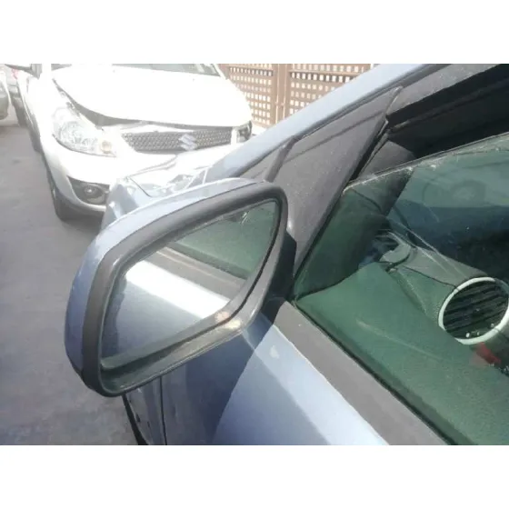FORD FOCUS BERLINA (CAP) '2006 AMBIENTE (D) AZUL