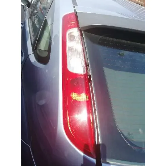 FORD FOCUS BERLINA (CAP) '2006 AMBIENTE (D) AZUL