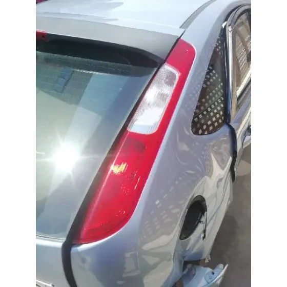 FORD FOCUS BERLINA (CAP) '2006 AMBIENTE (D) AZUL