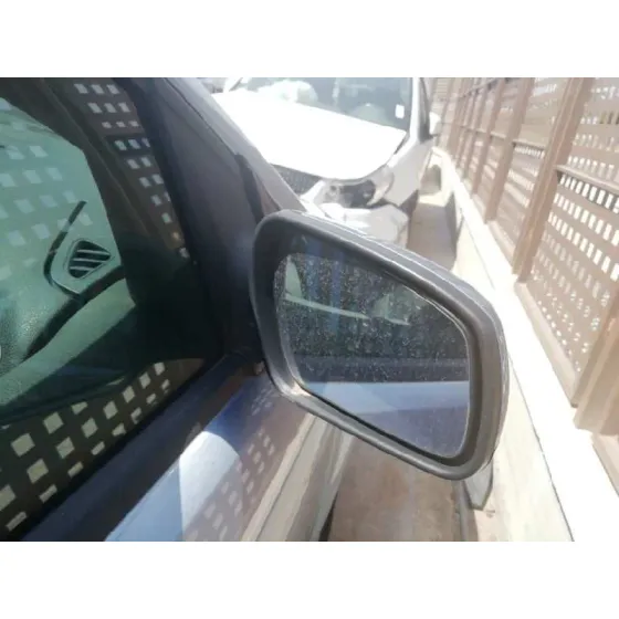 FORD FOCUS BERLINA (CAP) '2006 AMBIENTE (D) AZUL