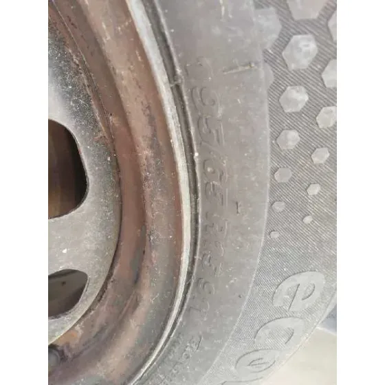 FORD FOCUS BERLINA (CAP) '2006 AMBIENTE (D) AZUL
