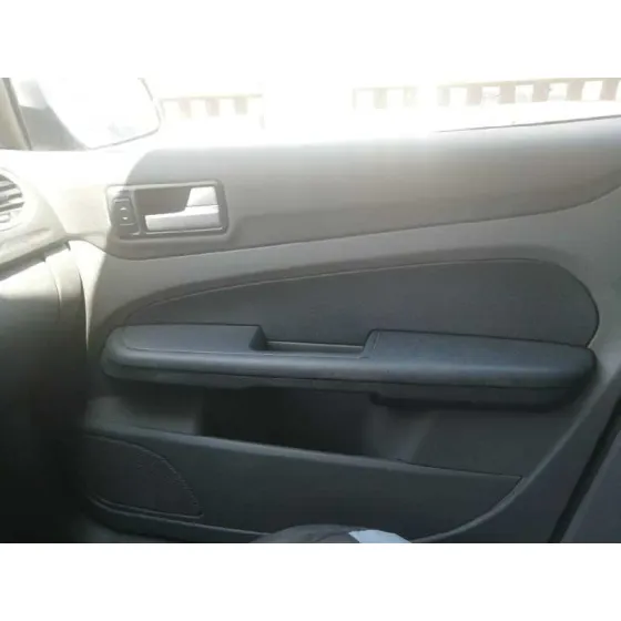 FORD FOCUS BERLINA (CAP) '2006 AMBIENTE (D) AZUL