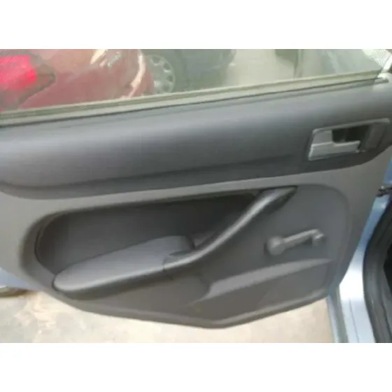 FORD FOCUS BERLINA (CAP) '2006 AMBIENTE (D) AZUL