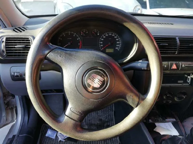 SEAT LEON (1M1) '2001 SIGNO PLATA