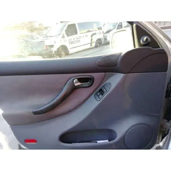 SEAT LEON (1M1) '2001 SIGNO PLATA