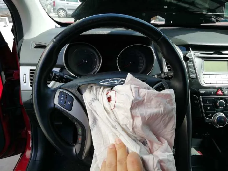 HYUNDAI I30 (GD) '2013 CLASSIC ROJO