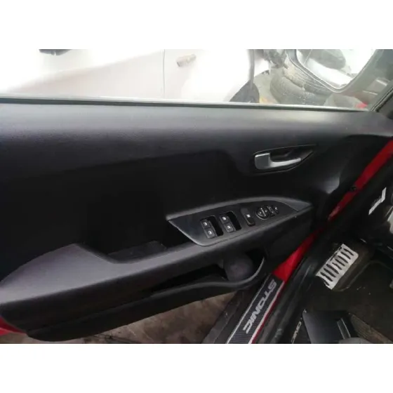 KIA STONIC (YBCUV) '2018 DRIVE ROJO