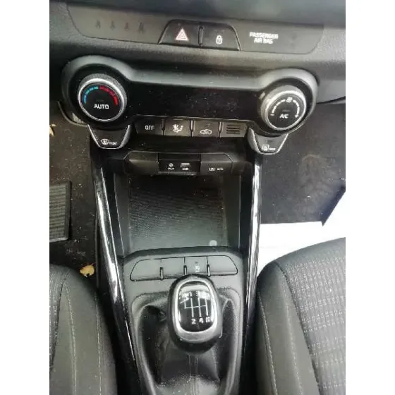 KIA STONIC (YBCUV) '2018 DRIVE ROJO
