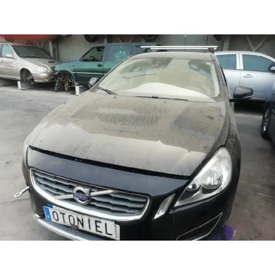 VOLVO V60 KOMBI '2011 KINETIC NEGRO