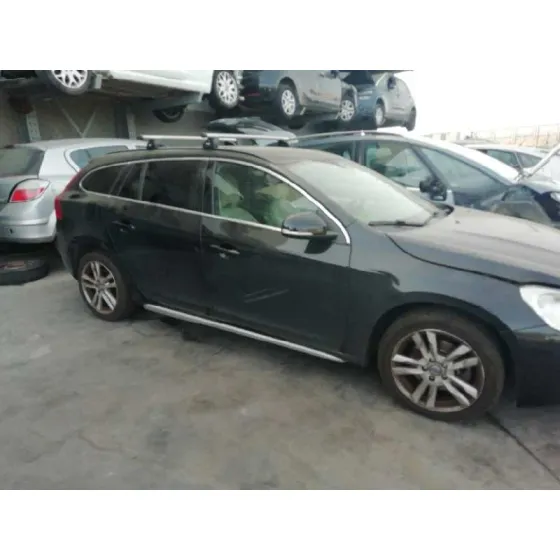 VOLVO V60 KOMBI '2011 KINETIC NEGRO