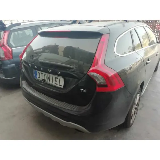 VOLVO V60 KOMBI '2011 KINETIC NEGRO