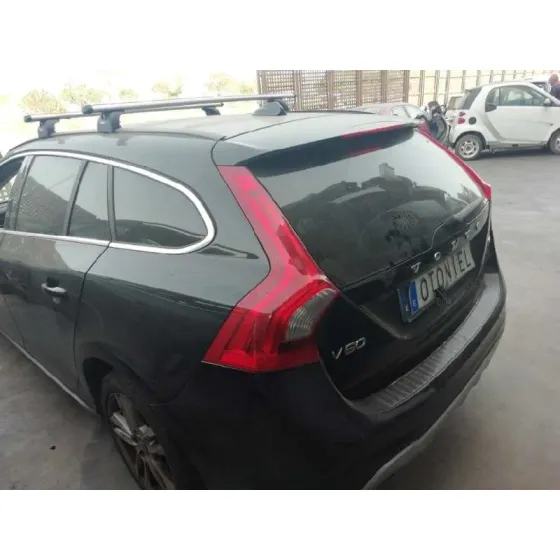 VOLVO V60 KOMBI '2011 KINETIC NEGRO