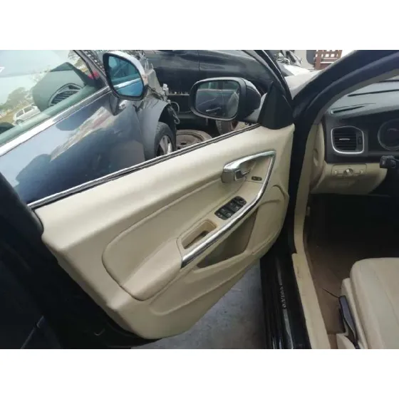 VOLVO V60 KOMBI '2011 KINETIC NEGRO