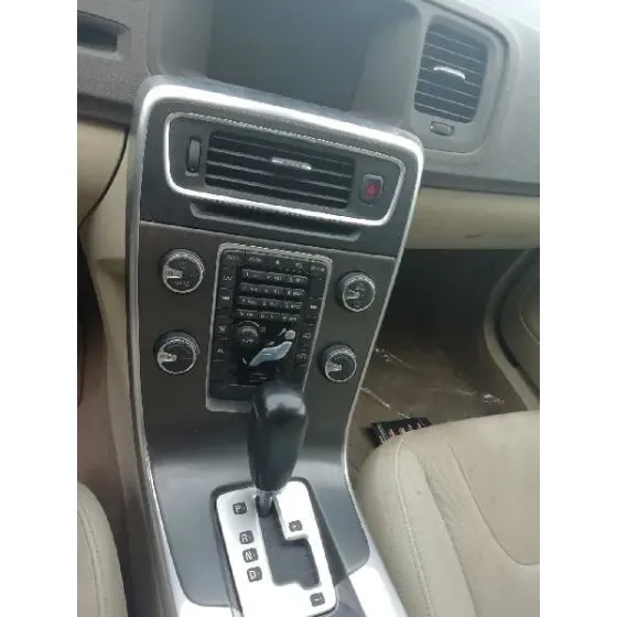 VOLVO V60 KOMBI '2011 KINETIC NEGRO