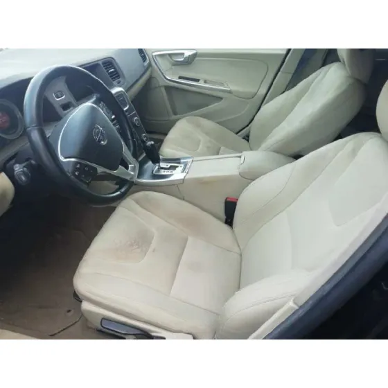 VOLVO V60 KOMBI '2011 KINETIC NEGRO