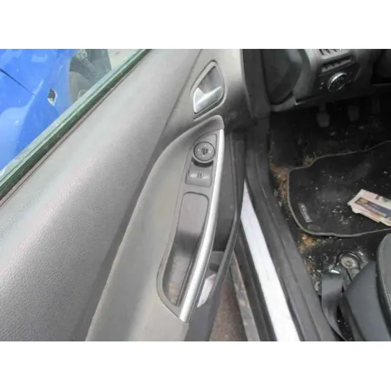 FORD FOCUS LIM. (CB8) '2011 AMBIENTE BLANCO