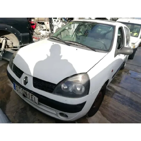 RENAULT CLIO II FASE II (B/CB0) '2002 1.5 DCI DIESEL BLANCO