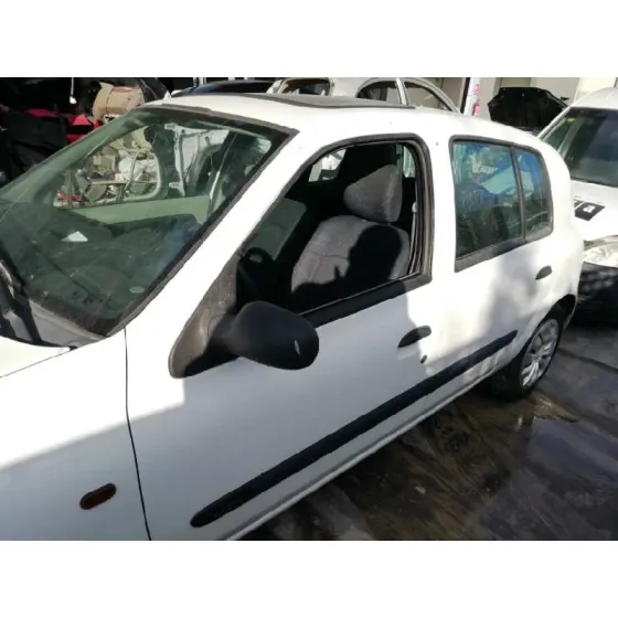 RENAULT CLIO II FASE II (B/CB0) '2002 1.5 DCI DIESEL BLANCO
