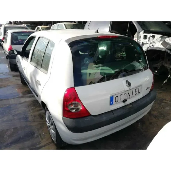 RENAULT CLIO II FASE II (B/CB0) '2002 1.5 DCI DIESEL BLANCO