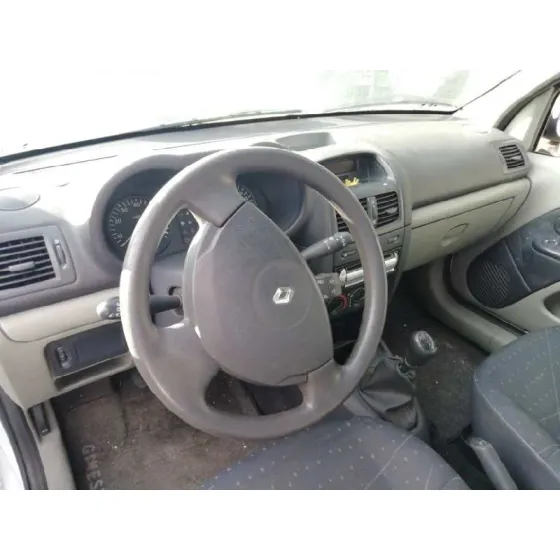 RENAULT CLIO II FASE II (B/CB0) '2002 1.5 DCI DIESEL BLANCO