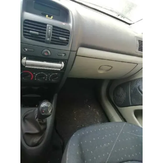 RENAULT CLIO II FASE II (B/CB0) '2002 1.5 DCI DIESEL BLANCO