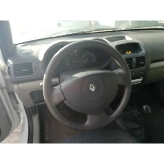 RENAULT CLIO II FASE II (B/CB0) '2002 1.5 DCI DIESEL BLANCO