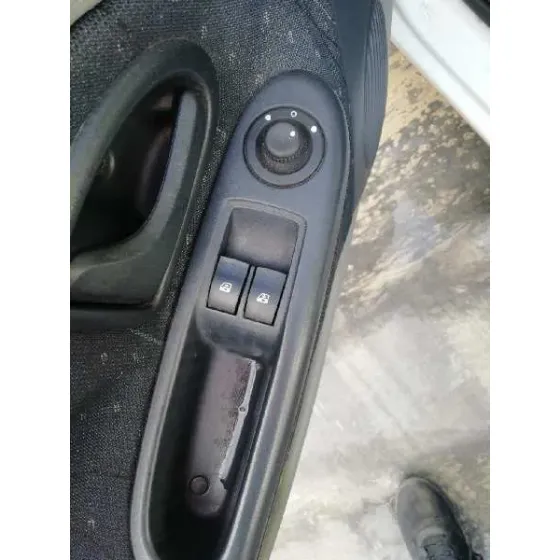 RENAULT CLIO II FASE II (B/CB0) '2002 1.5 DCI DIESEL BLANCO