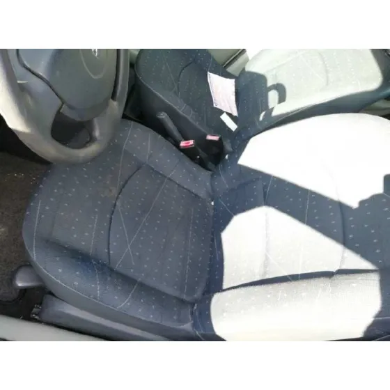 RENAULT CLIO II FASE II (B/CB0) '2002 1.5 DCI DIESEL BLANCO