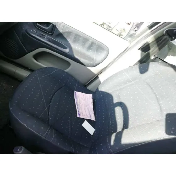 RENAULT CLIO II FASE II (B/CB0) '2002 1.5 DCI DIESEL BLANCO