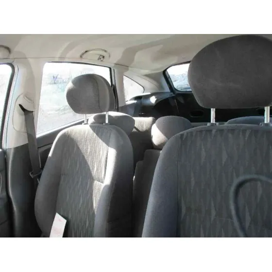 FORD FOCUS BERLINA (CAK) '2004 AMBIENTE PLATA