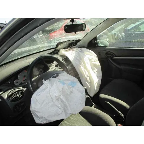FORD FOCUS BERLINA (CAK) '2004 AMBIENTE PLATA