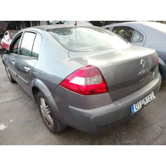 RENAULT MEGANE II CLASSIC BERLINA '2005 1.9 DCI DIESEL GRIS