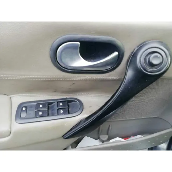 RENAULT MEGANE II CLASSIC BERLINA '2005 1.9 DCI DIESEL GRIS