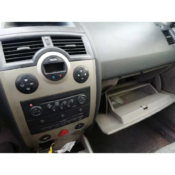RENAULT MEGANE II CLASSIC BERLINA '2005 1.9 DCI DIESEL GRIS