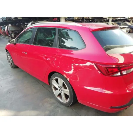SEAT LEON ST (5F8) '2016 FR ROJO