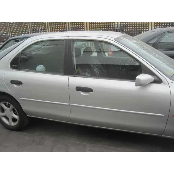 FORD MONDEO BERLINA (GD) '2000 AMBIENTE PLATA