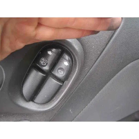 FORD MONDEO BERLINA (GD) '2000 AMBIENTE PLATA