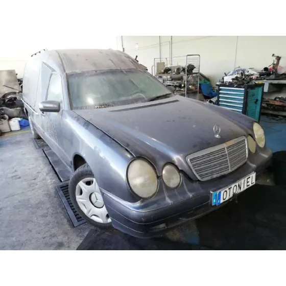 MERCEDES CLASE E (W210) FAMILIAR '2002 270 T CDI (210.216) GRIS