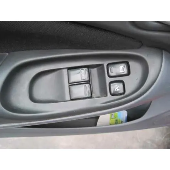 NISSAN ALMERA (N16/E) '2004 ACENTA ROJO